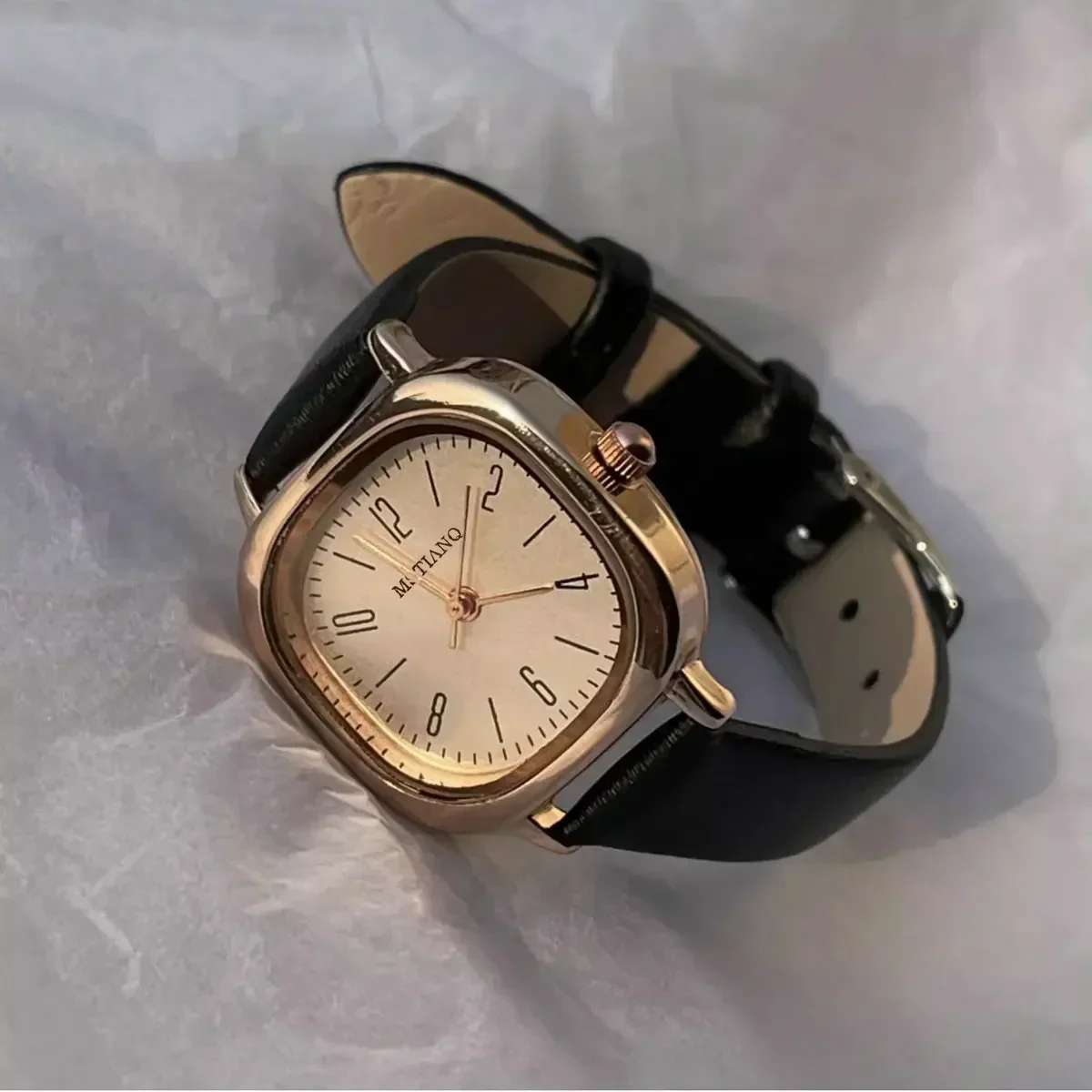 New Casual Wrist Watches Retro Square Quartz Digital Mini Dial Leather Strap Fashionable Clock Waterproof Wristwatch for Women
New Casual Wrist Watches Retro Square Quartz Digital Mini Dial Leather Strap Fashionable Clock Waterproof Wristwatch for Women