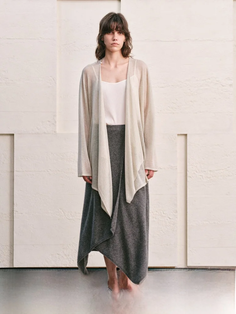 ZYNNI Original Design Cloud Wool Open Cardigan Loose Fit Asymmetrical Women's Knitted Sweater Skin-friendly Multiwear 25AW
ZYNNI Original Design Cloud Wool Open Cardigan Loose Fit Asymmetrical Women's Knitted Sweater Skin-friendly Multiwear 25AW