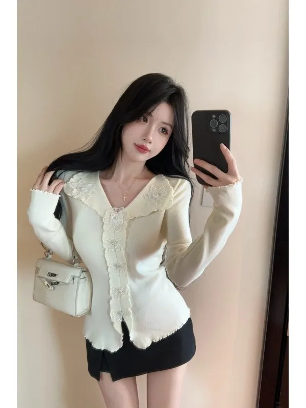 Elegant Short Knitted Open Cardigan Women's Slim Fit Turn-down Collar Floral Trim Gentle Wind Style Age-defying Top Nicole Rose
Elegant Short Knitted Open Cardigan Women's Slim Fit Turn-down Collar Floral Trim Gentle Wind Style Age-defying Top Nicole Rose
