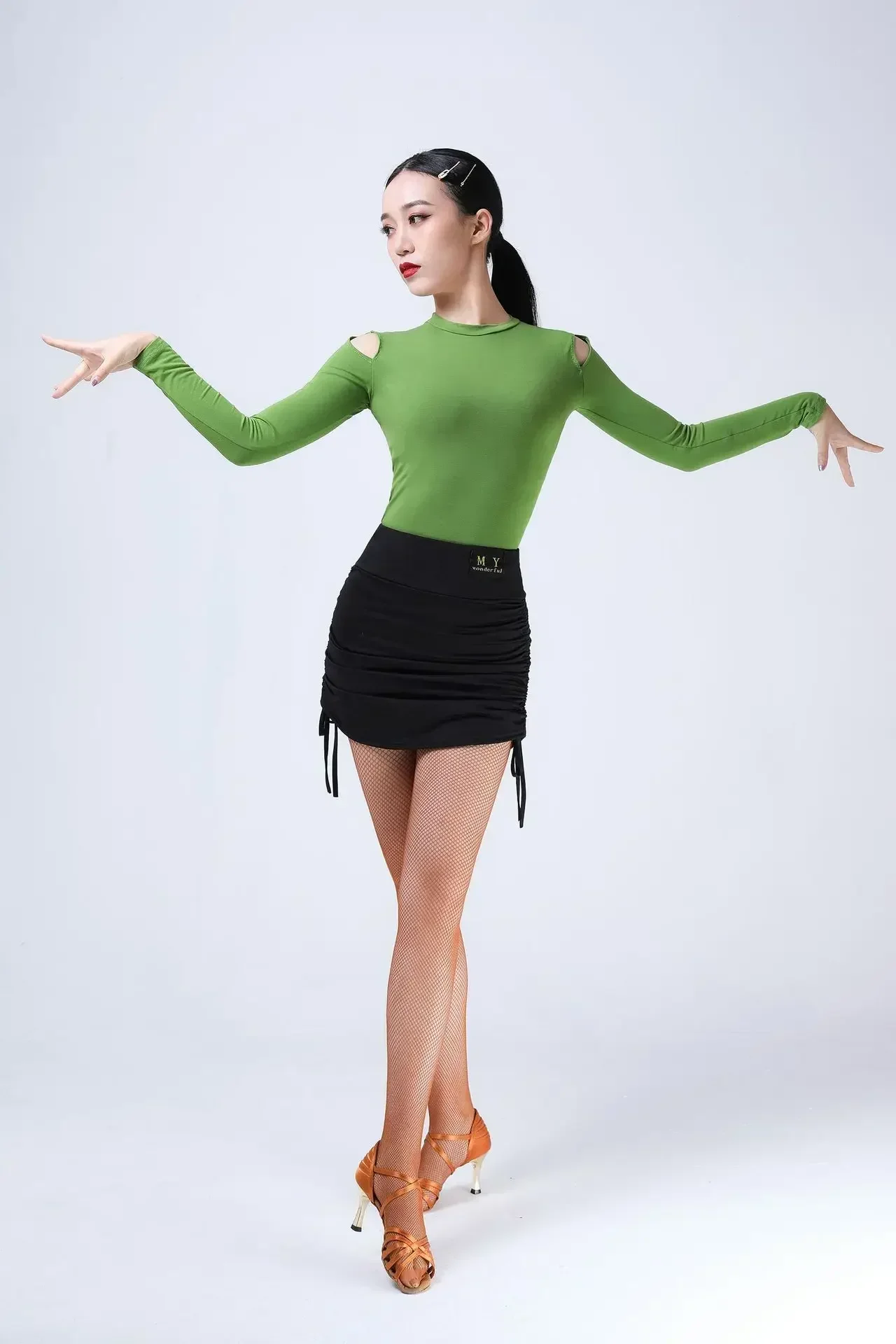 1pcs/lot woman sexy latin dancing short skirt lady fashion training dancing skirt
1pcs/lot woman sexy latin dancing short skirt lady fashion training dancing skirt