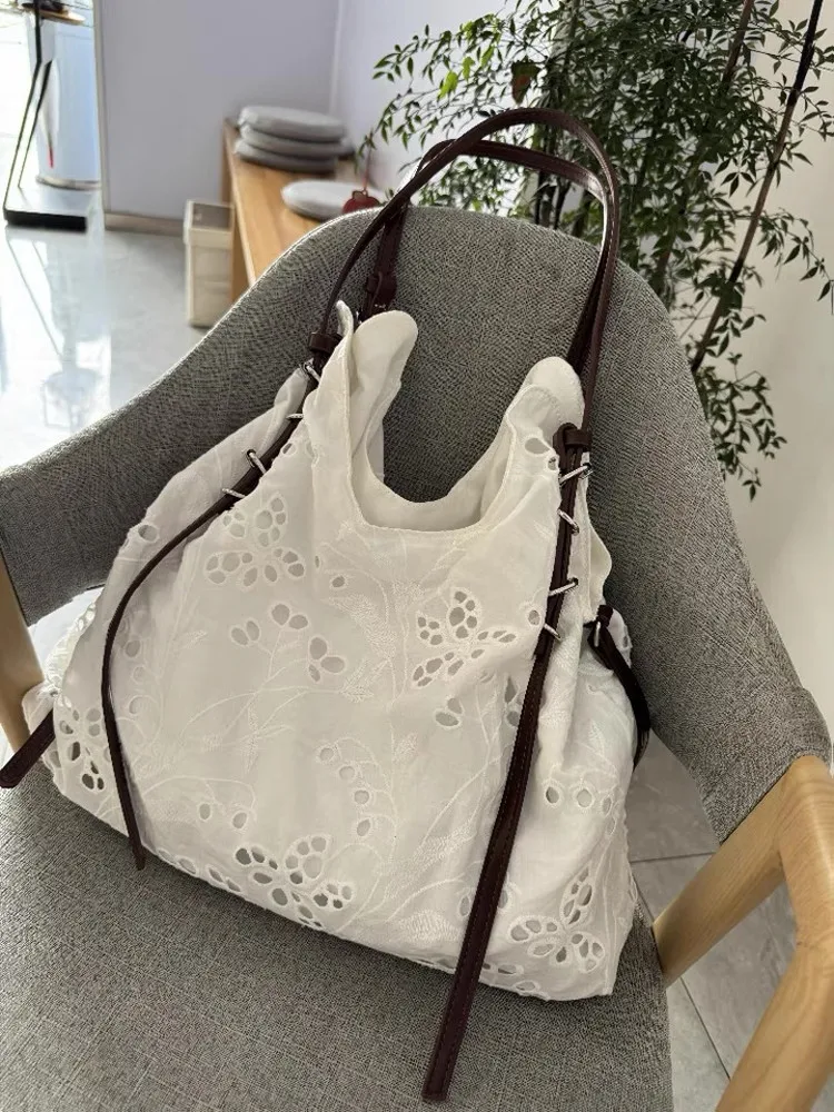 Summer New Lace Embroidery Canvas Bag Large Capaci Commuter Casual Match Underarm Bag Fre Sle Soft Handle Tote Bag
Summer New Lace Embroidery Canvas Bag Large Capaci Commuter Casual Match Underarm Bag Fre Sle Soft Handle Tote Bag