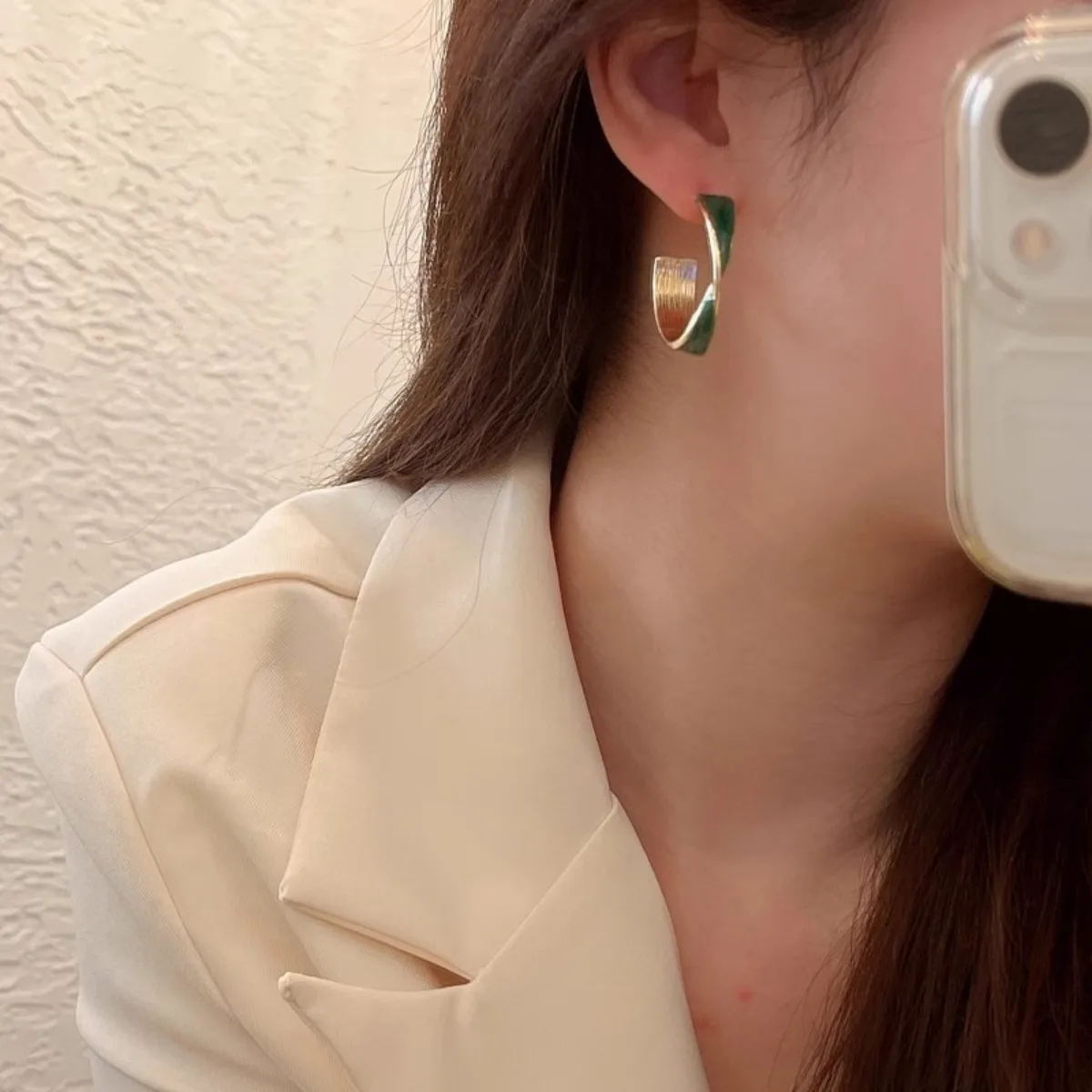 Womens Green Enamel Gold Hoop Earrings Elegant Fashion Jewelry for Daily Wear Party Gift
Womens Green Enamel Gold Hoop Earrings Elegant Fashion Jewelry for Daily Wear Party Gift
