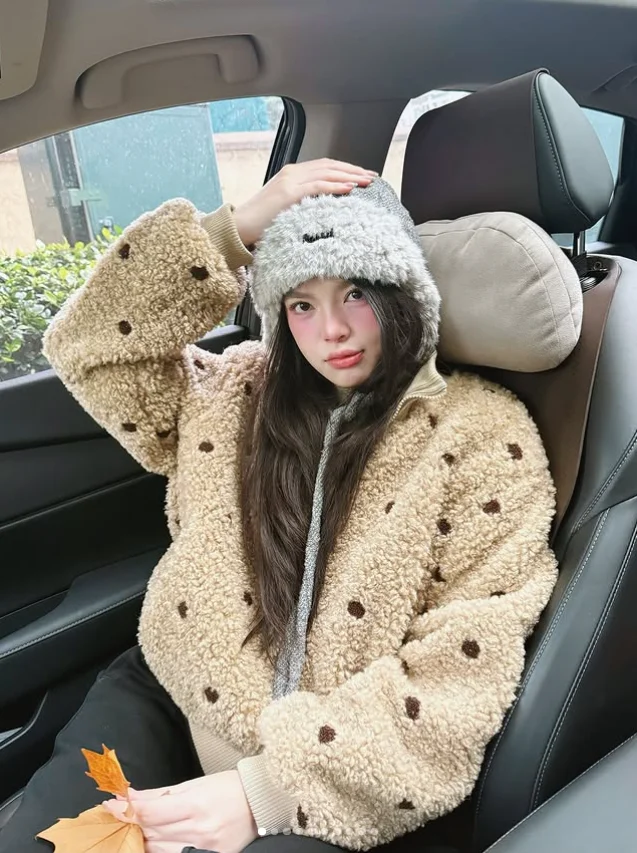 Хлопковое пальто с мехом ягненка в горошек, женское свободное пальто с воротником-стойкой, тонкое теплое антивозрастное хлопковое пальто, модная зимняя верхняя одежда
Хлопковое пальто с мехом ягненка в горошек, женское свободное пальто с воротником-стойкой, тонкое теплое антивозрастное хлопковое пальто, модная зимняя верхняя одежда