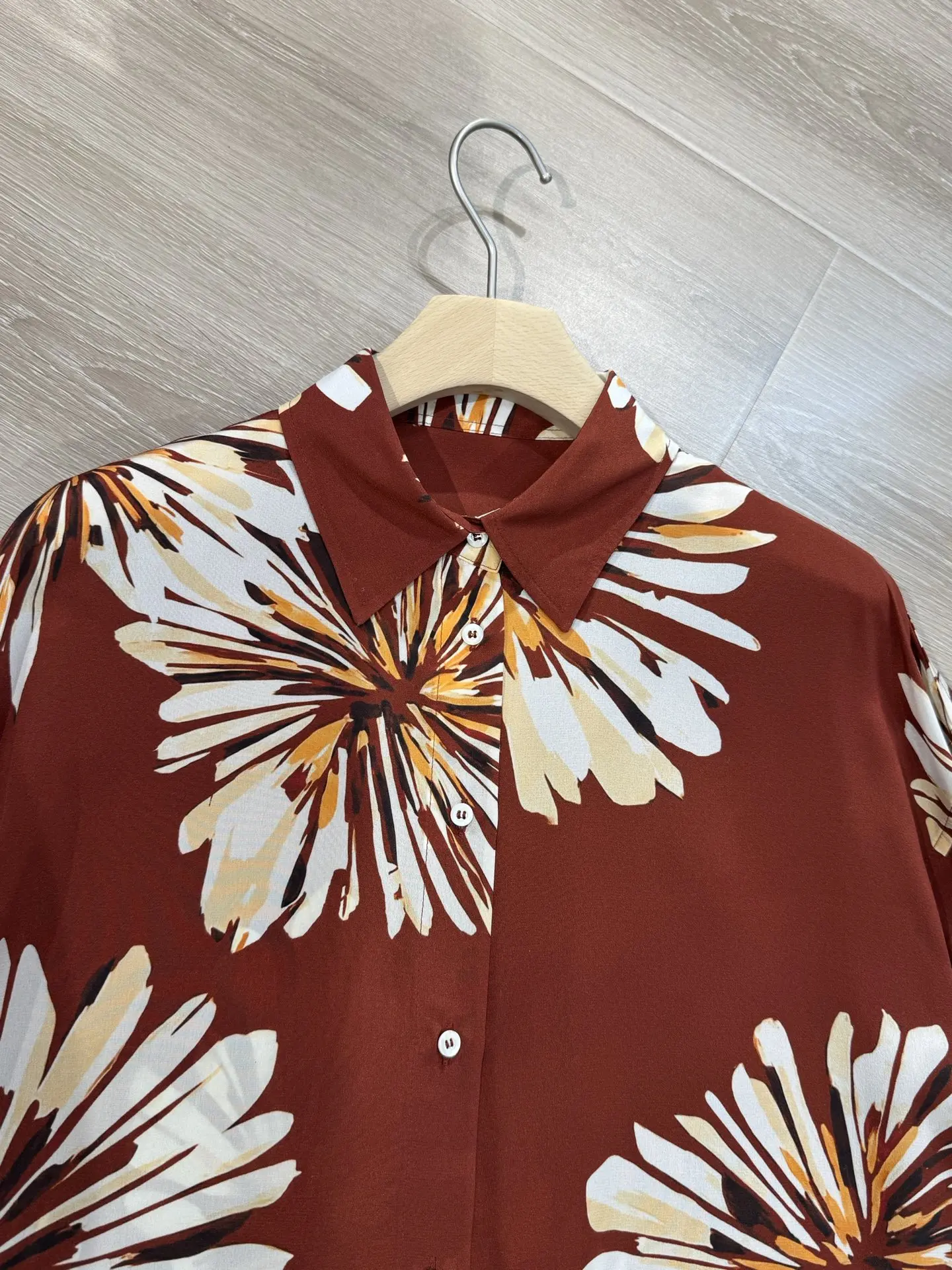 Новинка ранней весны 2026: Женская высококачественная шелковая рубашка с принтом, свободный крой, повседневная, стройнящая, универсальный топ
Новинка ранней весны 2026: Женская высококачественная шелковая рубашка с принтом, свободный крой, повседневная, стройнящая, универсальный топ