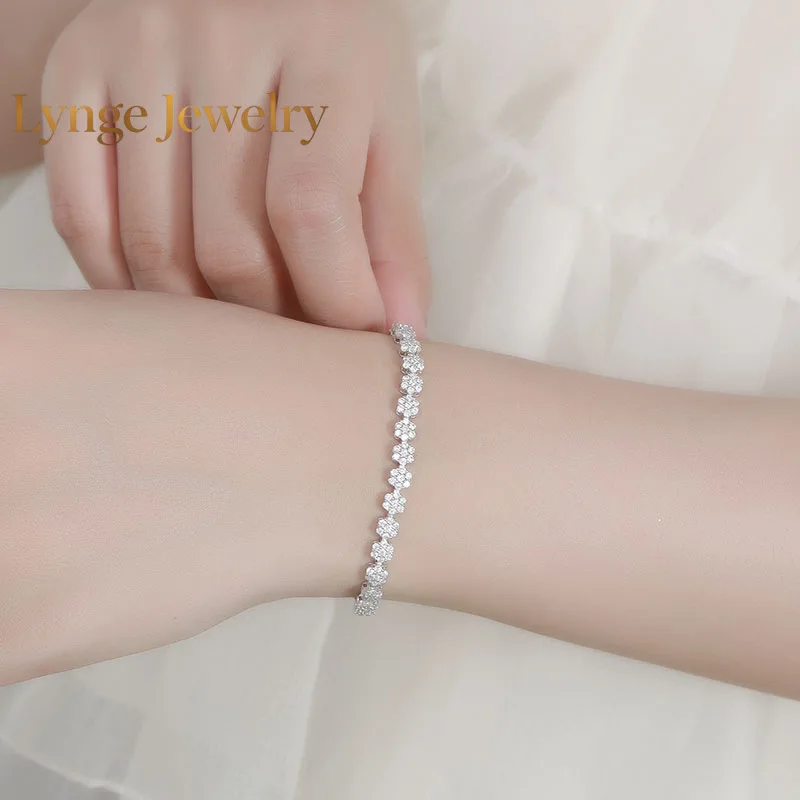 Lynge Jewelry Luxury Solid Platinum PT950 Women's Moissanite Diamond Plum Blossom Bracelet
Lynge Jewelry Luxury Solid Platinum PT950 Women's Moissanite Diamond Plum Blossom Bracelet