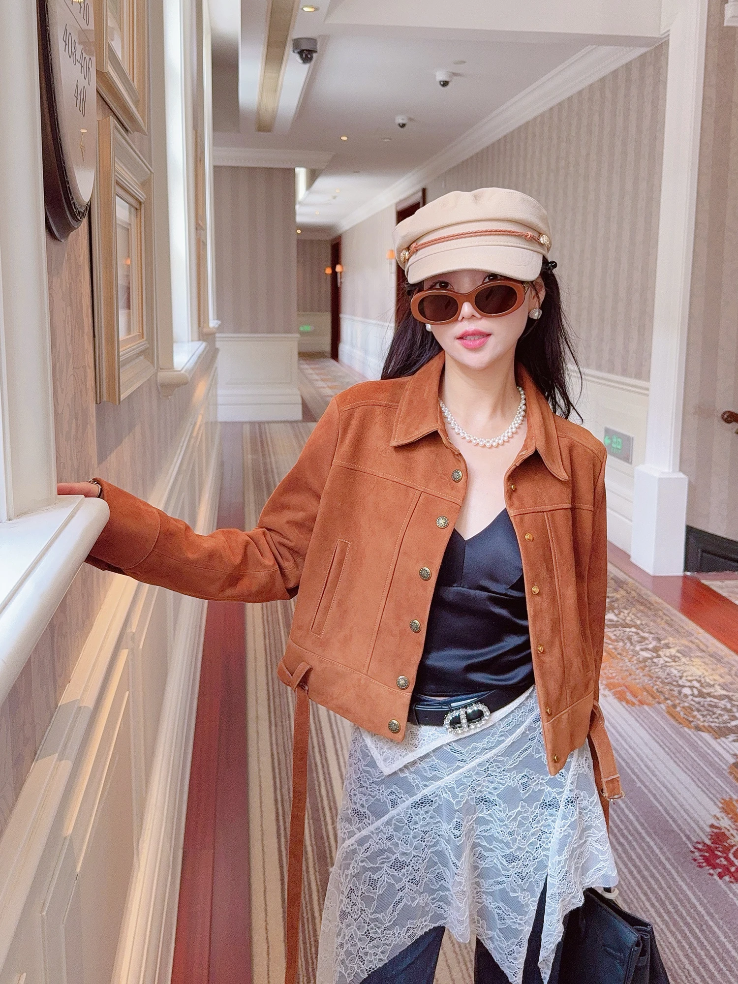 Женская винтажная мотоциклетная куртка MissLuxury из натуральной кожи с длинными рукавами и воротником, из овчины с обратной стороны
Женская винтажная мотоциклетная куртка MissLuxury из натуральной кожи с длинными рукавами и воротником, из овчины с обратной стороны