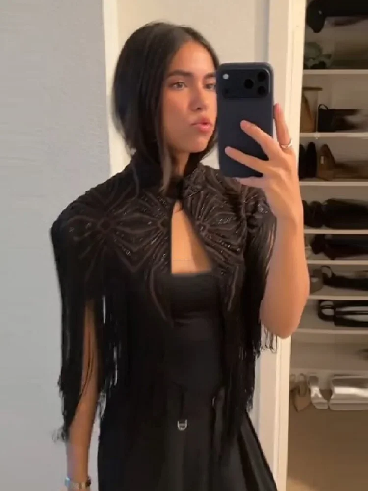 Новая модная женская накидка-шаль с вышивкой, элитная, шикарная, на пуговицах, повседневная уличная одежда для женщин, стильная одежда 2026
Новая модная женская накидка-шаль с вышивкой, элитная, шикарная, на пуговицах, повседневная уличная одежда для женщин, стильная одежда 2026