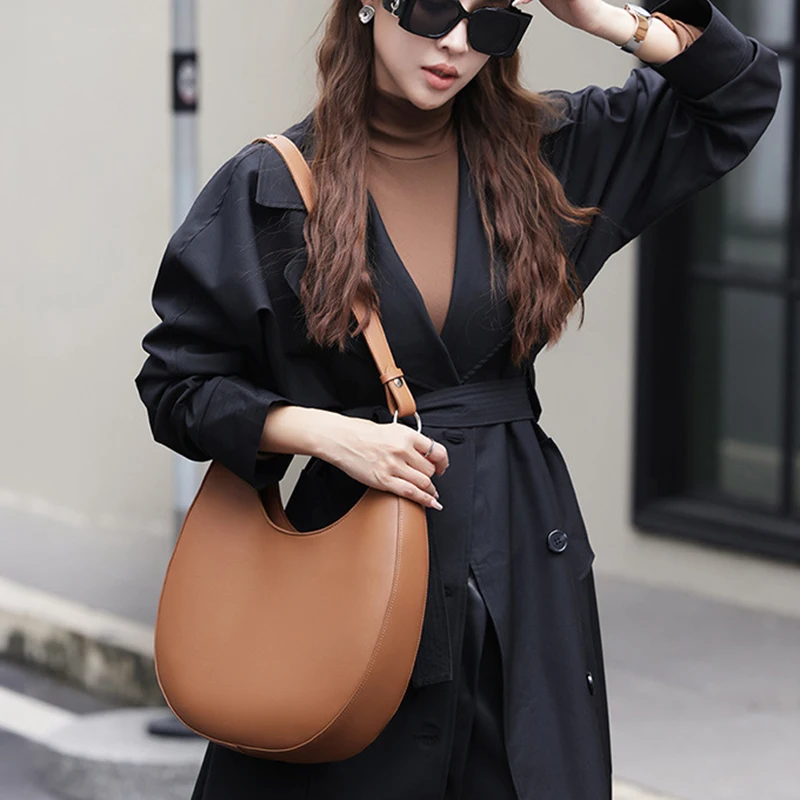 Women Trendy Genuine Leather Messenger Bag Lady Niche Design Cow Leather Half Moon Handbag Female New Versatile Shoulder Bag
Women Trendy Genuine Leather Messenger Bag Lady Niche Design Cow Leather Half Moon Handbag Female New Versatile Shoulder Bag