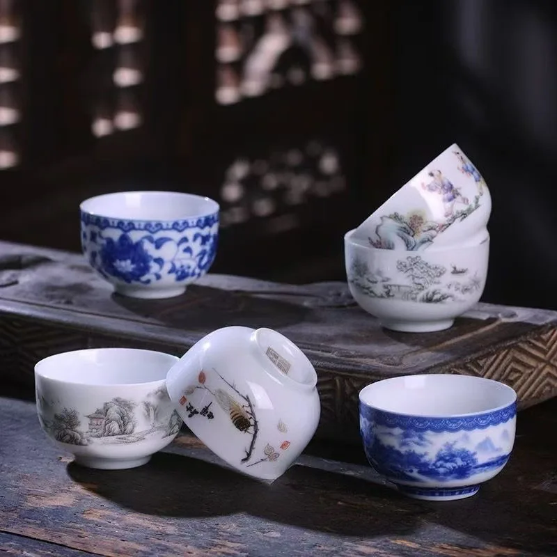New Jingdezhen blue and white porcelain tea cup, master cup, Kung Fu tea set, Chinese retro drinking tea cup
New Jingdezhen blue and white porcelain tea cup, master cup, Kung Fu tea set, Chinese retro drinking tea cup