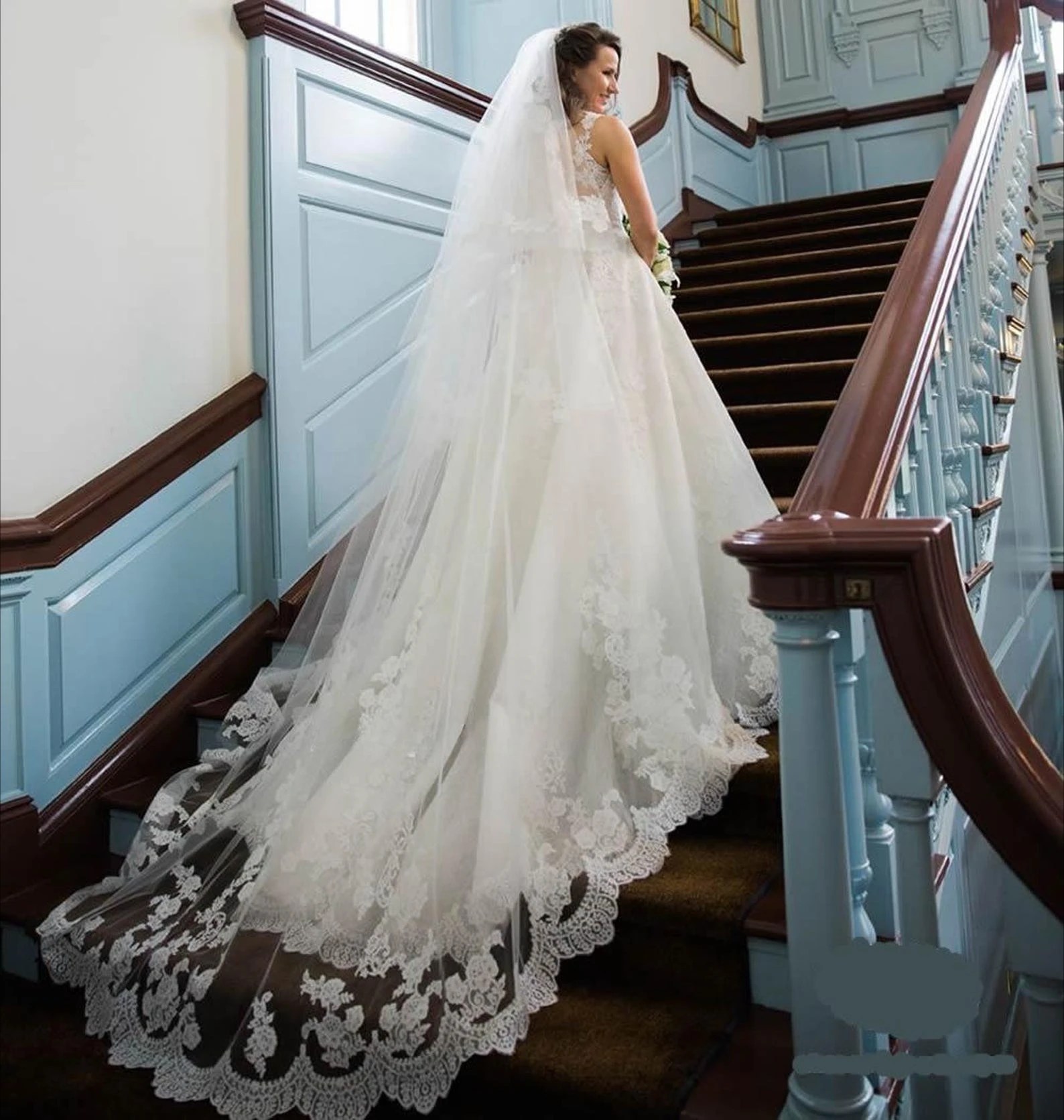 2-Tier Elbow Blusher Scattered Lace Chantilly Cathedral Wedding Veil Bridal Veil Soft Tulle Mantilla Eyelashes With Lace Edge
2-Tier Elbow Blusher Scattered Lace Chantilly Cathedral Wedding Veil Bridal Veil Soft Tulle Mantilla Eyelashes With Lace Edge