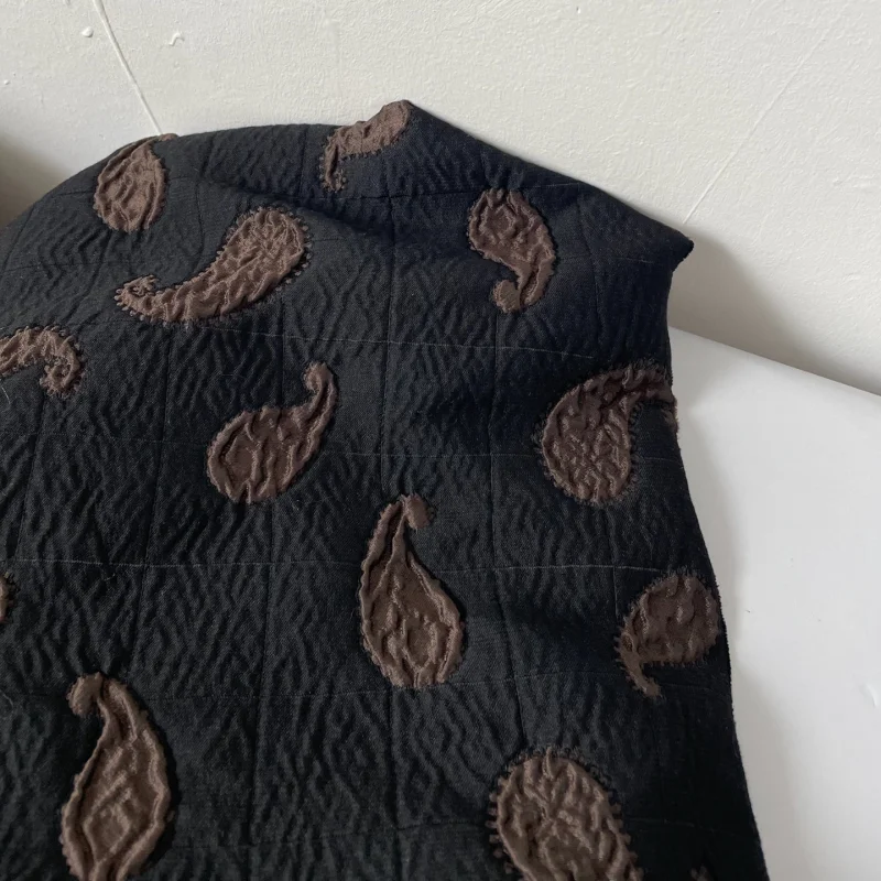 Retro black checkered dark-patterned textured three-dimensional polyester fabric for waistcoat hand-woven diy fabric
Retro black checkered dark-patterned textured three-dimensional polyester fabric for waistcoat hand-woven diy fabric
