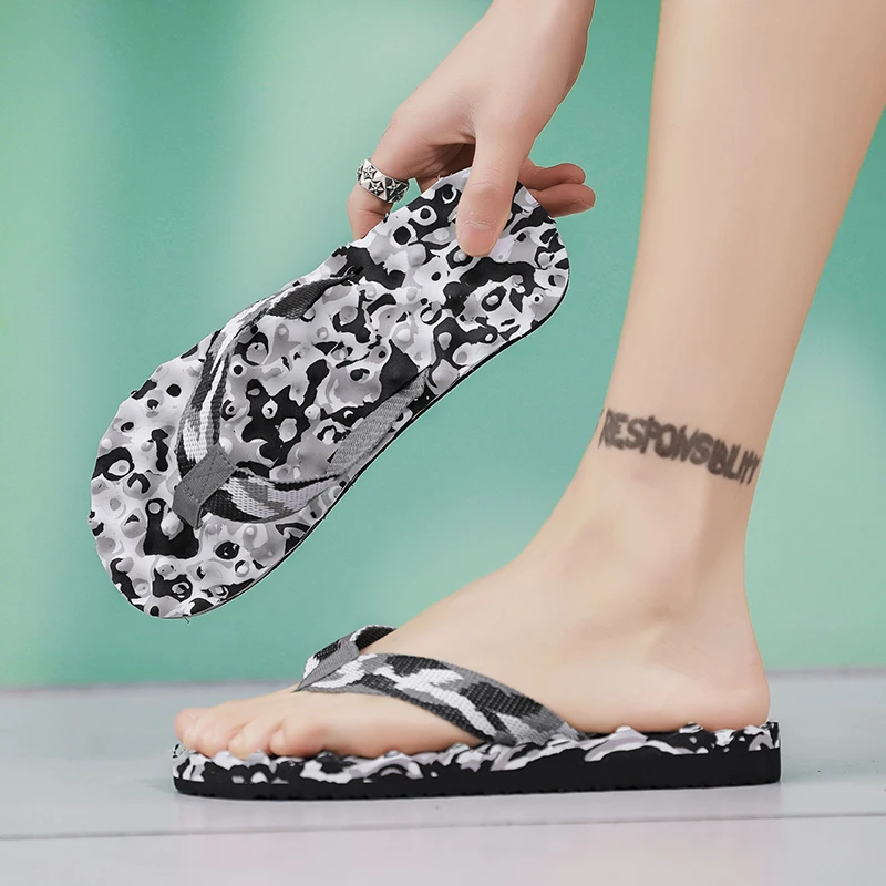 New Men's Fashion All-Match Flip-Flops Outdoor Large Size Casual Sandals Beach Slippers Indoor Slippers 39-47#
New Men's Fashion All-Match Flip-Flops Outdoor Large Size Casual Sandals Beach Slippers Indoor Slippers 39-47#