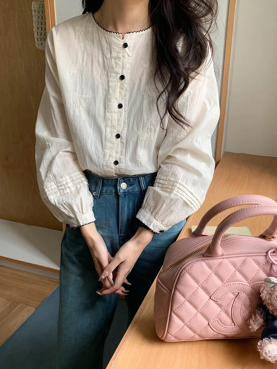 Early autumn new retro crochet lace round neck embroidered long sleeved shirt
Early autumn new retro crochet lace round neck embroidered long sleeved shirt