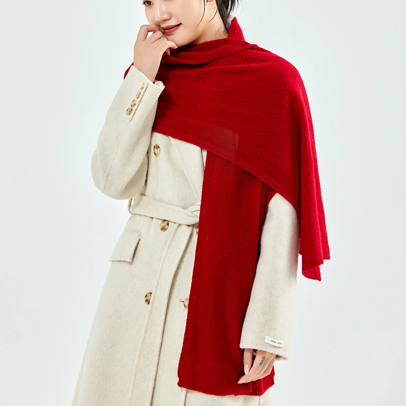 100% pure wool knitted scarf, solid color soft and warm long shawl, fashionable diamond hollow packaging
100% pure wool knitted scarf, solid color soft and warm long shawl, fashionable diamond hollow packaging