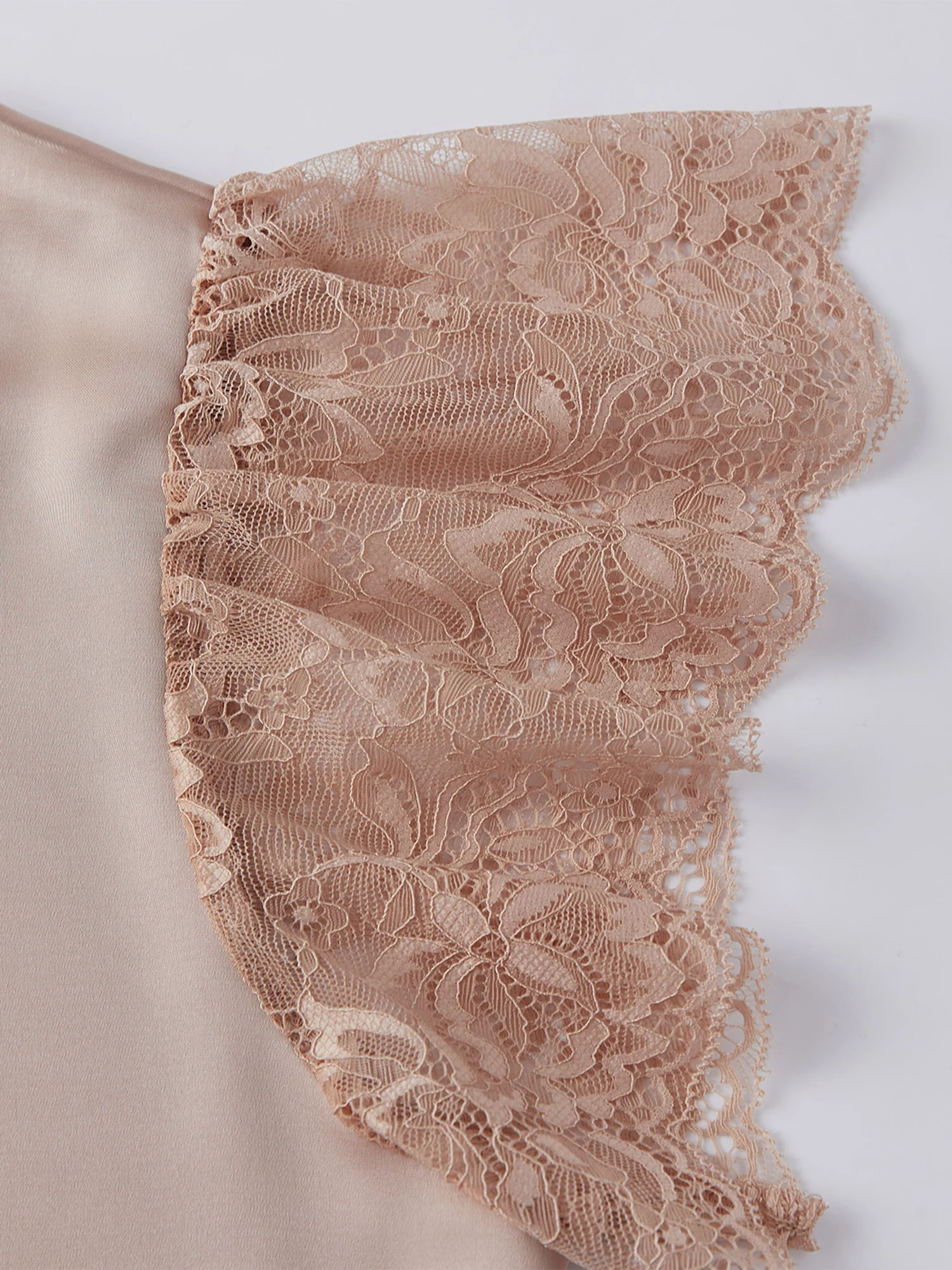 Elegant Women s Lace Trimmed Satin Camisole Top with V Neckline Perfect for Stylish Casual Outfits and Daily Wear
Elegant Women s Lace Trimmed Satin Camisole Top with V Neckline Perfect for Stylish Casual Outfits and Daily Wear