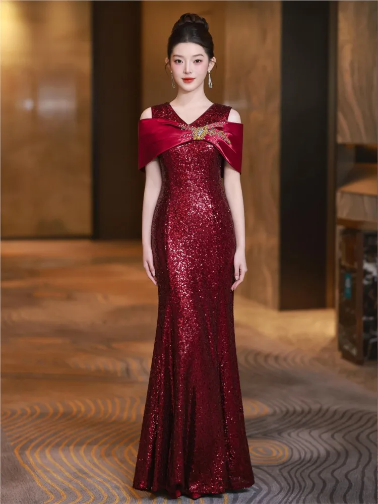 Red new style sequined beautiful fishtail host toasting dress for important occasions
Red new style sequined beautiful fishtail host toasting dress for important occasions