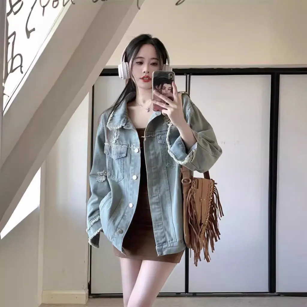 Женская повседневная свободная джинсовая куртка, весенне-осенний модный универсальный топ с рваными краями в уличном стиле
Женская повседневная свободная джинсовая куртка, весенне-осенний модный универсальный топ с рваными краями в уличном стиле