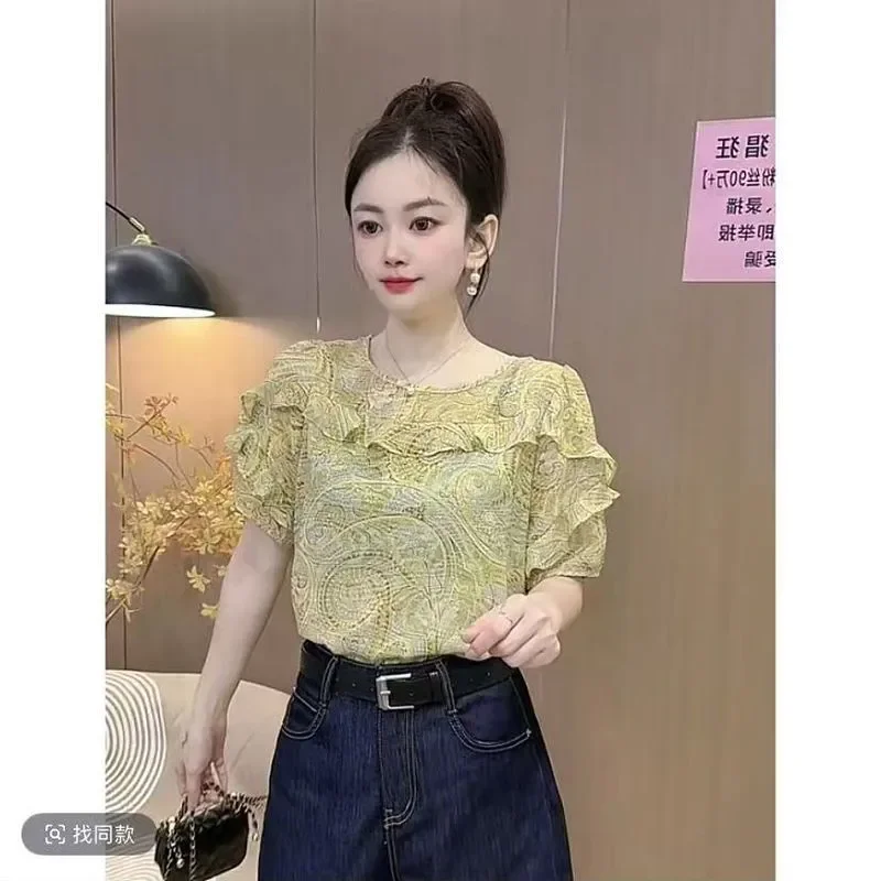Elegant Women's Short Sleeve Top With Ruffle Details And Paisley Pattern For Office Wear In Summer
Elegant Women's Short Sleeve Top With Ruffle Details And Paisley Pattern For Office Wear In Summer