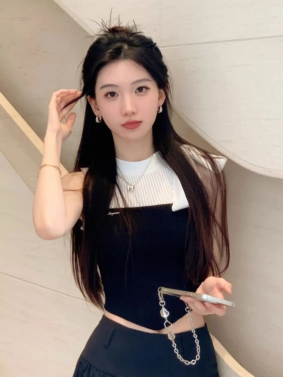 Sexy Hot Girls Patchwork Sleeveless Knitted Vest Tops Color Collision Summer Mature New Short Slim Knitting Vests Niche Design
Sexy Hot Girls Patchwork Sleeveless Knitted Vest Tops Color Collision Summer Mature New Short Slim Knitting Vests Niche Design