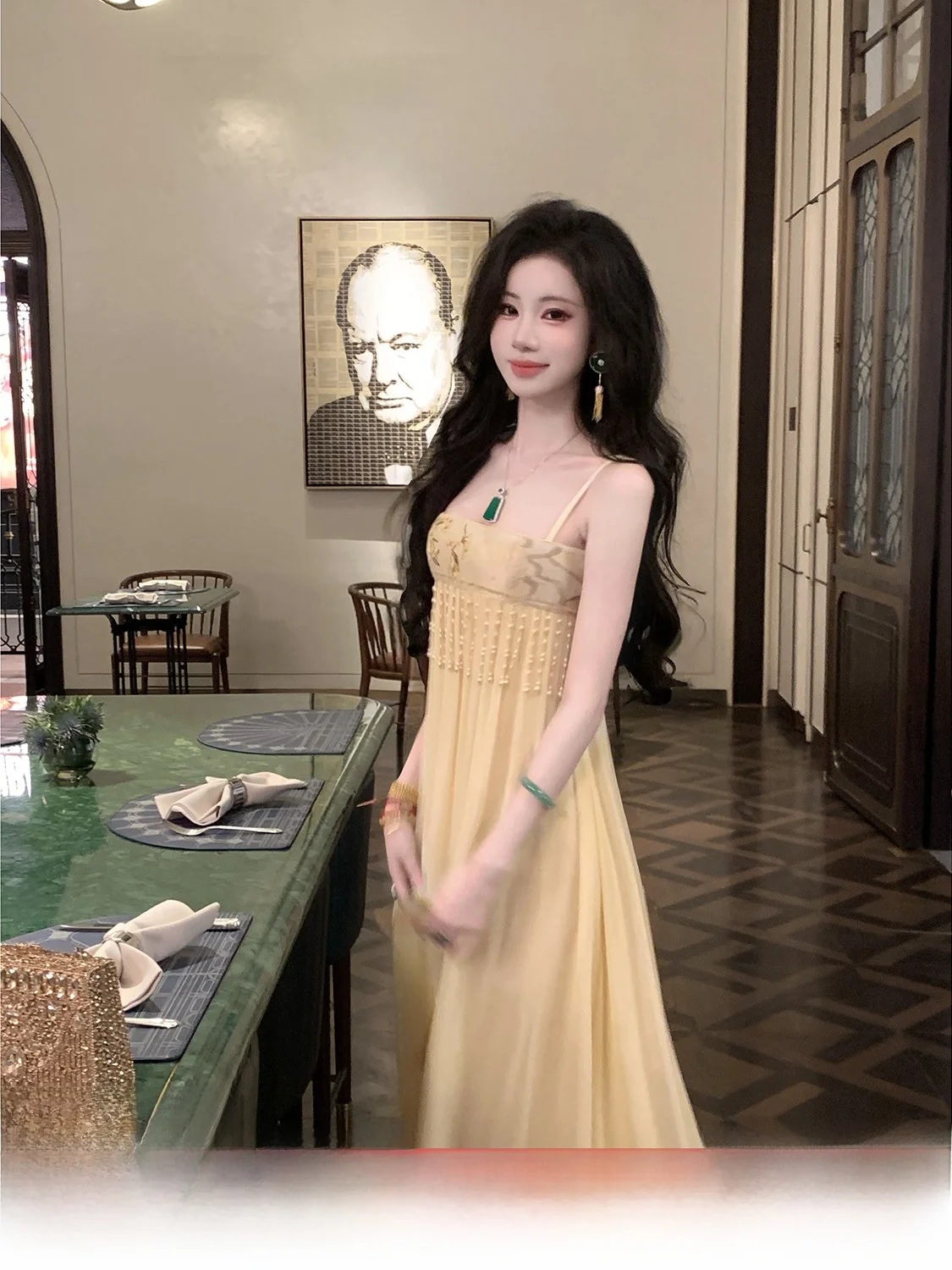 New Chinese Style Embroidered Tassel A-Line Halter Dress Sun Ya Gold Pomegranate Evening Fragrance Summer Collection
New Chinese Style Embroidered Tassel A-Line Halter Dress Sun Ya Gold Pomegranate Evening Fragrance Summer Collection