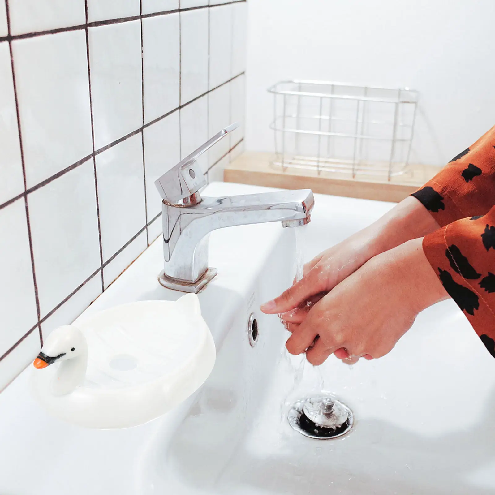 Ceramic Swan-Shaped Soap Dish Self-Draining Function Textured Surface Water Drainage Hole Stable Base Bathroom Soap Storage
Ceramic Swan-Shaped Soap Dish Self-Draining Function Textured Surface Water Drainage Hole Stable Base Bathroom Soap Storage
