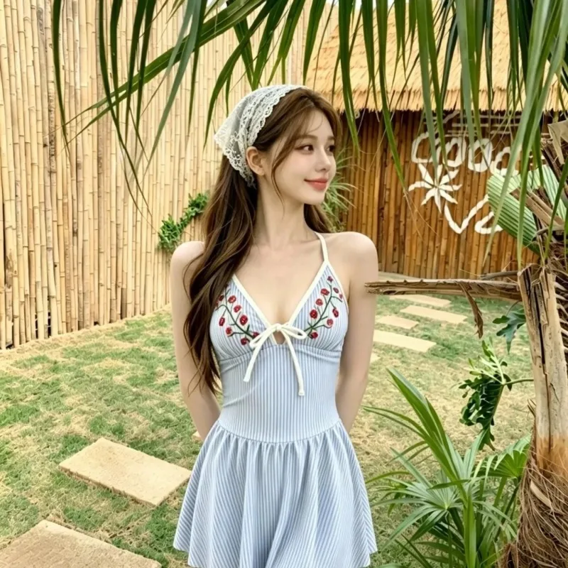 Women's Embroidered Skirted One Piece Swimsuit Conservative Slimming Bathing Suit for Beach Vacation
Women's Embroidered Skirted One Piece Swimsuit Conservative Slimming Bathing Suit for Beach Vacation