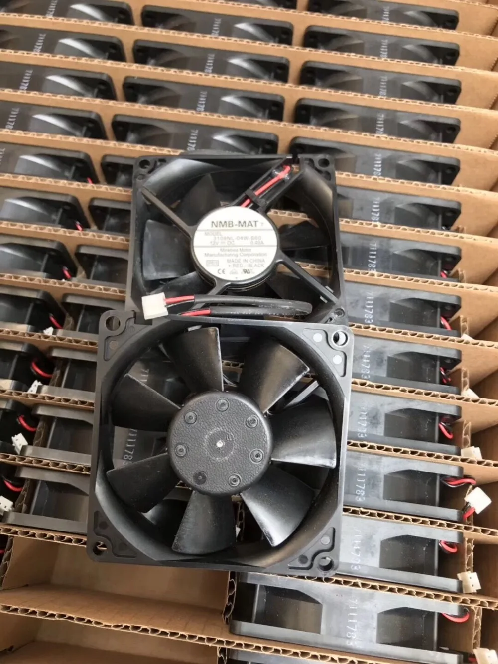 New Original For NMB 3108NL-04W-B60 DC 12V 0.40A 8020 8cm 80*80*20mm 2 wire cooling fan
New Original For NMB 3108NL-04W-B60 DC 12V 0.40A 8020 8cm 80*80*20mm 2 wire cooling fan