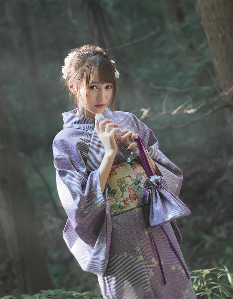 Japanese Style Traditional Kimono Performance Bathrobe Purple about Shooting Women's Artistic Blossom Season
Japanese Style Traditional Kimono Performance Bathrobe Purple about Shooting Women's Artistic Blossom Season