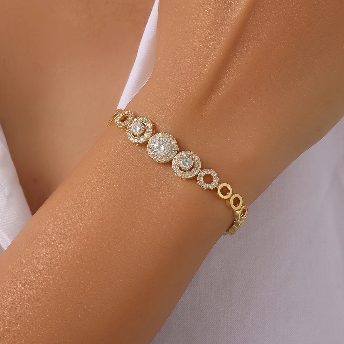 Moissanite Bracelet 925 Sterling Silver With Plated 18K Gold Inlaid Round Moissanite Bracelet 1.8CT For Women Gifts
Moissanite Bracelet 925 Sterling Silver With Plated 18K Gold Inlaid Round Moissanite Bracelet 1.8CT For Women Gifts