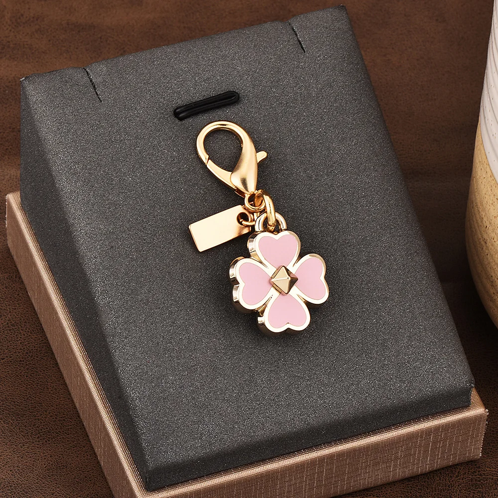 2025Car key pendant, premium bag accessories, yellow-gold bear, cherry, four-leaf clover, butterfly schoolbag jewelry wholesale.
2025Car key pendant, premium bag accessories, yellow-gold bear, cherry, four-leaf clover, butterfly schoolbag jewelry wholesale.