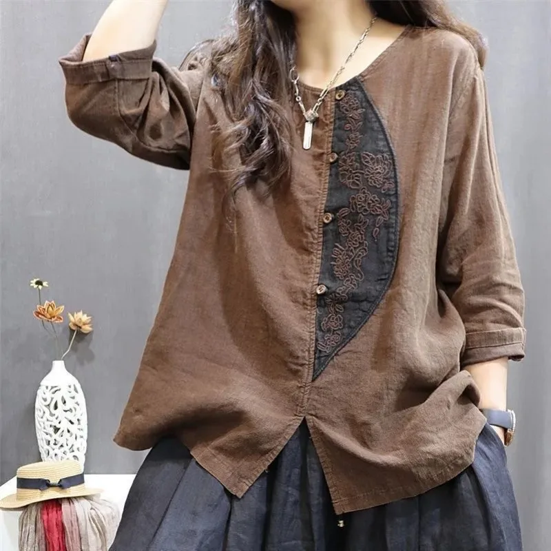 Women's Linen Cotton Blouse Vintage Ethnic Contrast Color Embroidery Loose Fit Three Quarter Sleeve Elegant Chinese Style Top
Women's Linen Cotton Blouse Vintage Ethnic Contrast Color Embroidery Loose Fit Three Quarter Sleeve Elegant Chinese Style Top