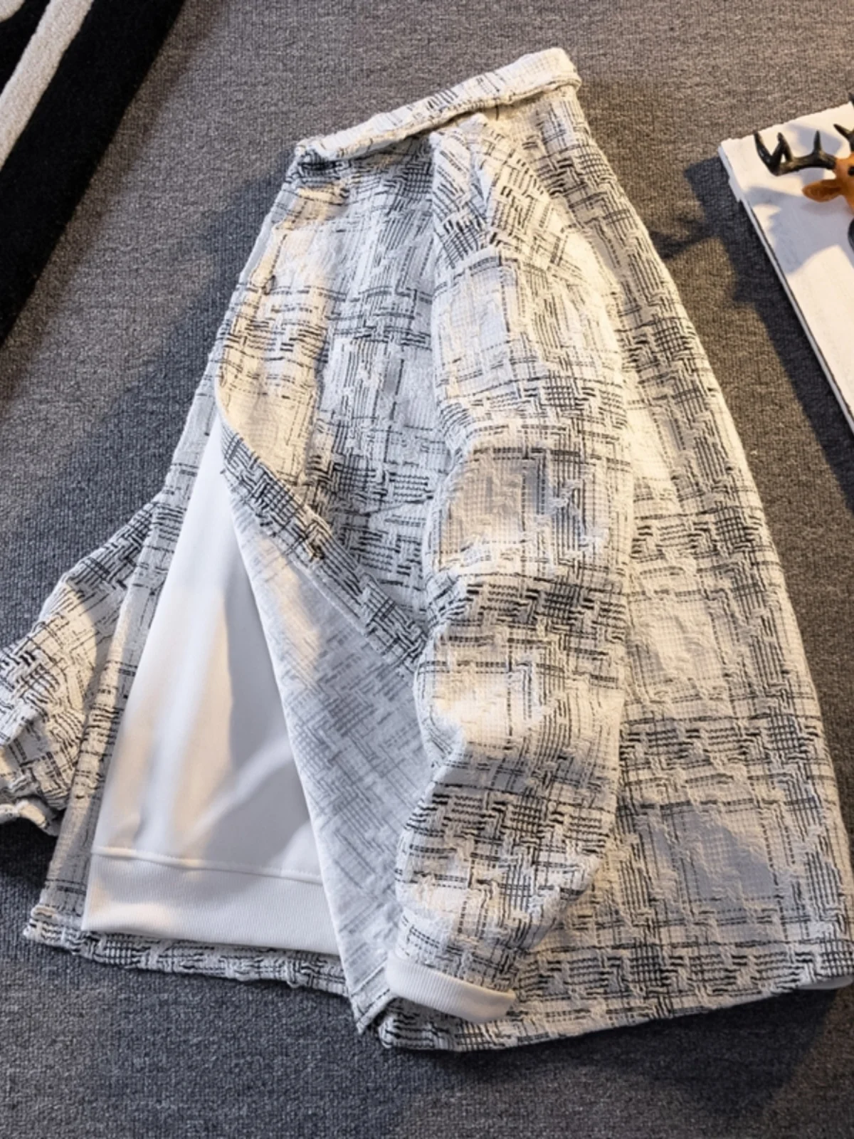 Мужская повседневная вязаная куртка Ele Plaid с отложным воротником, удобная свободная модель для весенне-осеннего сезона
Мужская повседневная вязаная куртка Ele Plaid с отложным воротником, удобная свободная модель для весенне-осеннего сезона