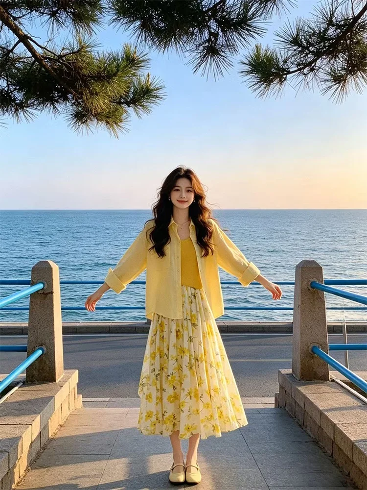 Summer Slimming Garden Style Yellow Sun Protection Shirt Vest Floral Halter Skirt Set Women's Fashion Three-piece Suit
Summer Slimming Garden Style Yellow Sun Protection Shirt Vest Floral Halter Skirt Set Women's Fashion Three-piece Suit