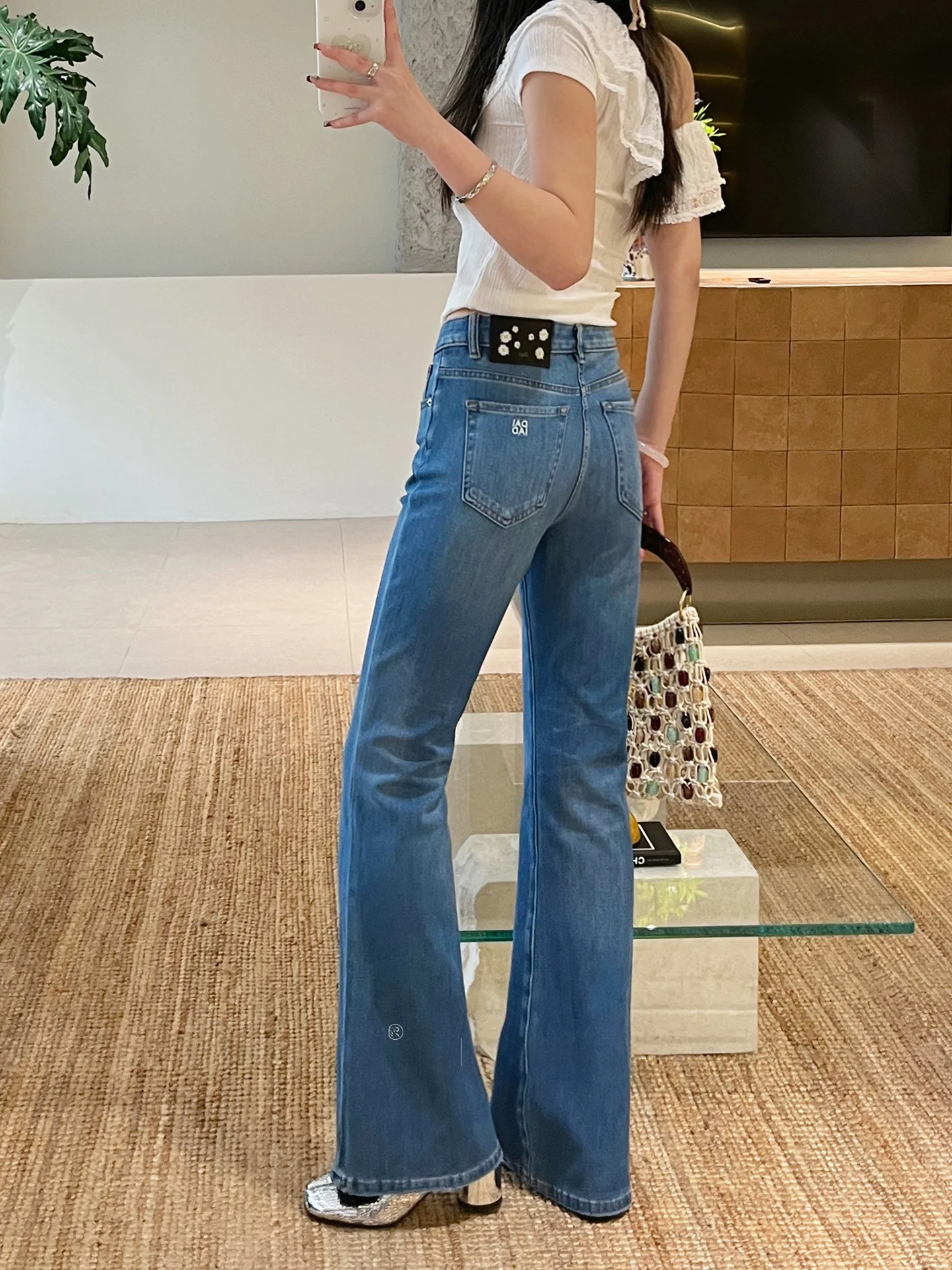 Spring Edition High Waist Bell Bottom Denim Jeans Women's Small Flower Embroidery Floor Length Pants Comfortable Cotton Stretch
Spring Edition High Waist Bell Bottom Denim Jeans Women's Small Flower Embroidery Floor Length Pants Comfortable Cotton Stretch