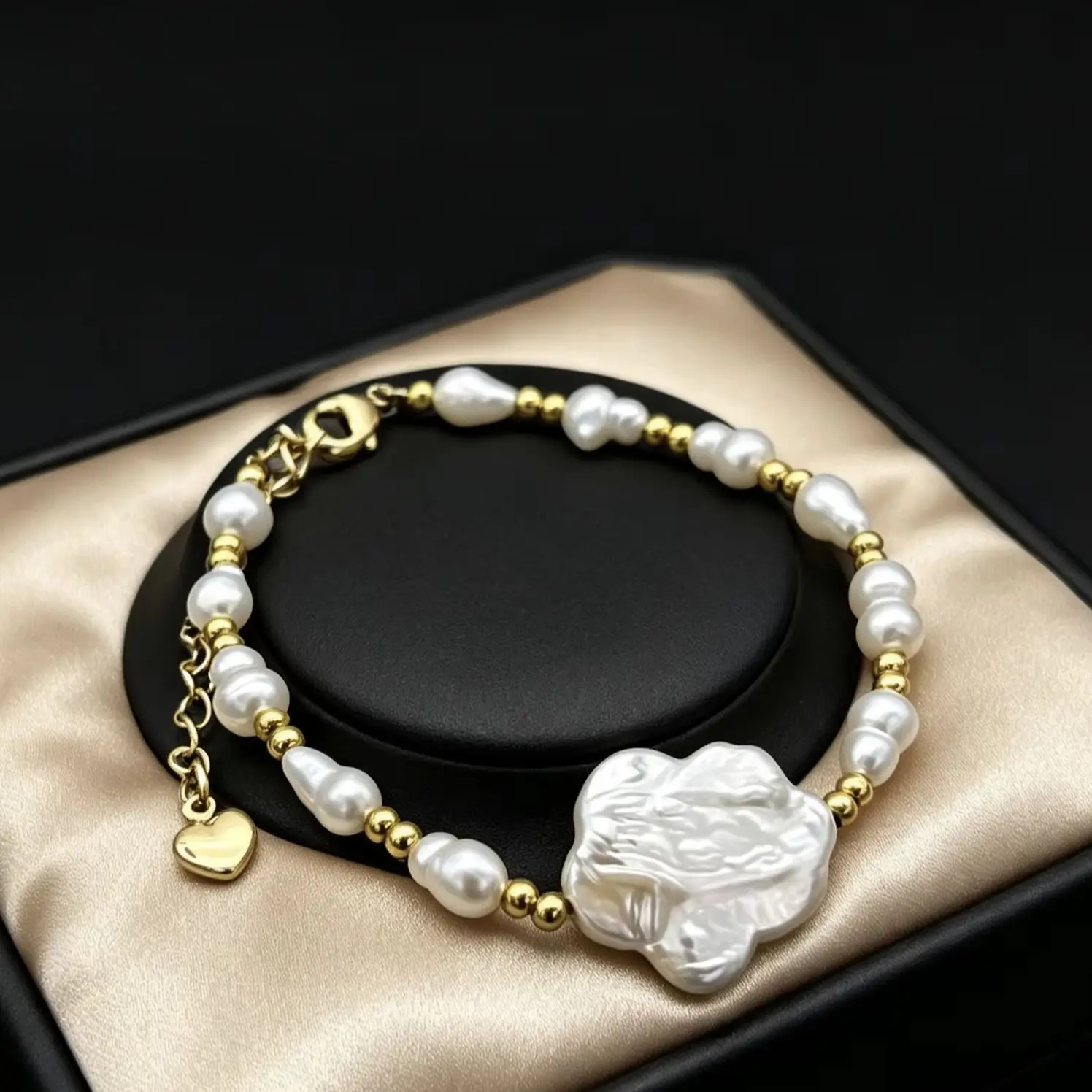 Pearl Flower Charm Bracelet Adjustable Beaded Jewelry for Women Daily Wear
Pearl Flower Charm Bracelet Adjustable Beaded Jewelry for Women Daily Wear
