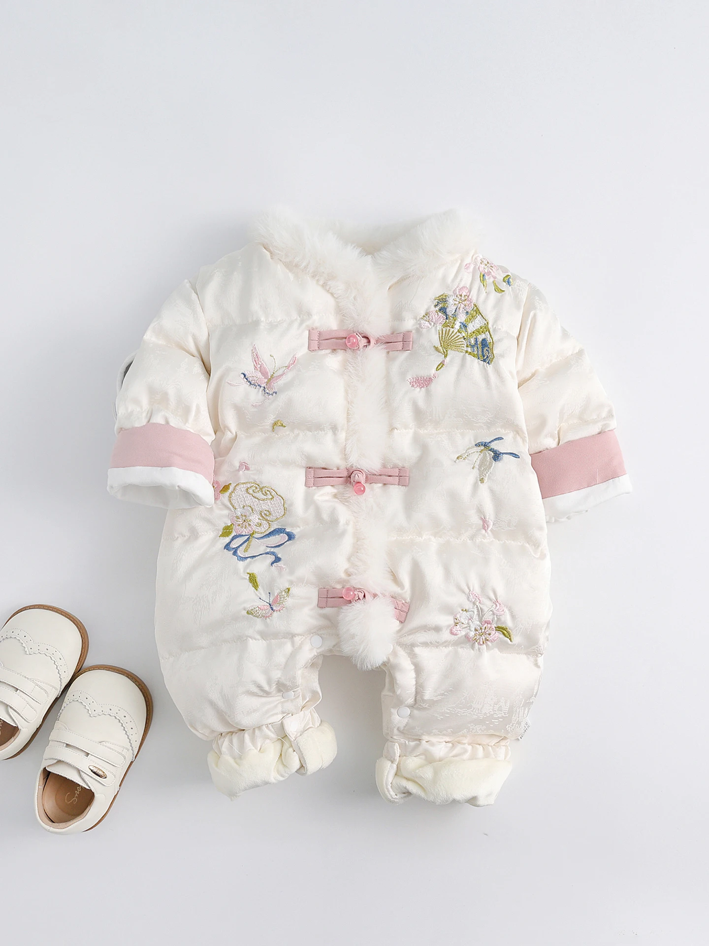 Зимние мягкие комбинезоны Thiened Fce для девочек Sweet Sle для маленьких девочек Hanfu Rer, ветрозащитная теплая хлопковая одежда Long Sve
Зимние мягкие комбинезоны Thiened Fce для девочек Sweet Sle для маленьких девочек Hanfu Rer, ветрозащитная теплая хлопковая одежда Long Sve