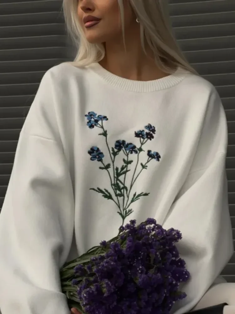 European and American autumn and winter casual simple art print loose women's T-shirt American spicy girl commuting trend top
European and American autumn and winter casual simple art print loose women's T-shirt American spicy girl commuting trend top