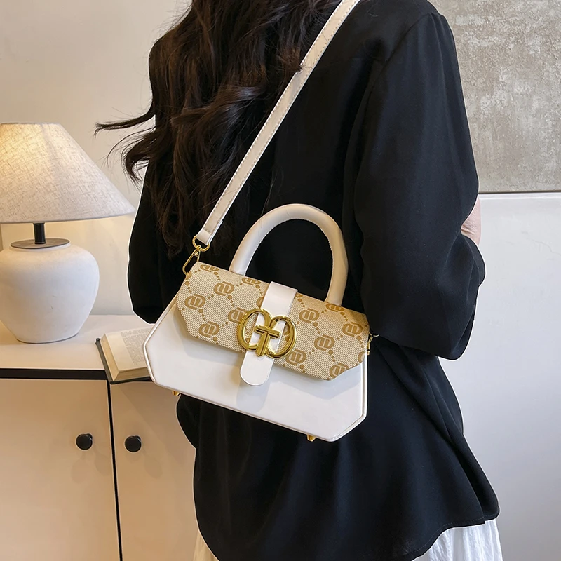 High-End Minimalist Messenger Bag For Women Everyday Use With Vintage Inspired Solid Color And Logo
High-End Minimalist Messenger Bag For Women Everyday Use With Vintage Inspired Solid Color And Logo