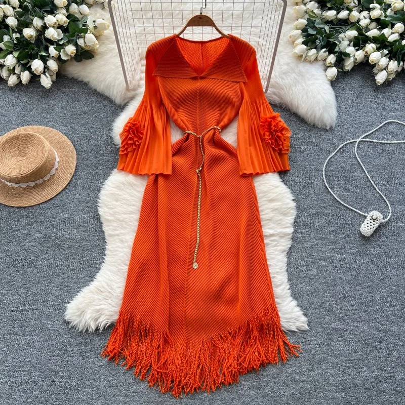 Новые европейские плиссированные платья Miyake с расклешенными рукавами и лацканами, трясущий вручную цветок, галстук, темперамент, большой размер, женская эластичная длинная юбка
Новые европейские плиссированные платья Miyake с расклешенными рукавами и лацканами, трясущий вручную цветок, галстук, темперамент, большой размер, женская эластичная длинная юбка