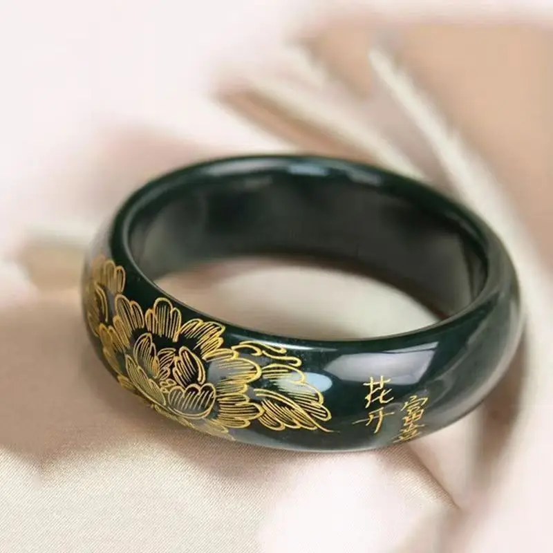 Hetian jade gold-painted sapphire jadeVspinach green women's carved bracelet
Hetian jade gold-painted sapphire jadeVspinach green women's carved bracelet