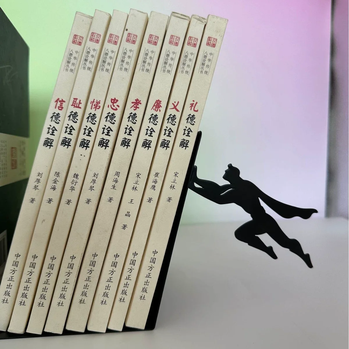 Creative Simple Metal Bookends School Students Book Stand Iron Holder Bookends Desk Stationery Stands Office School Accessories
Creative Simple Metal Bookends School Students Book Stand Iron Holder Bookends Desk Stationery Stands Office School Accessories