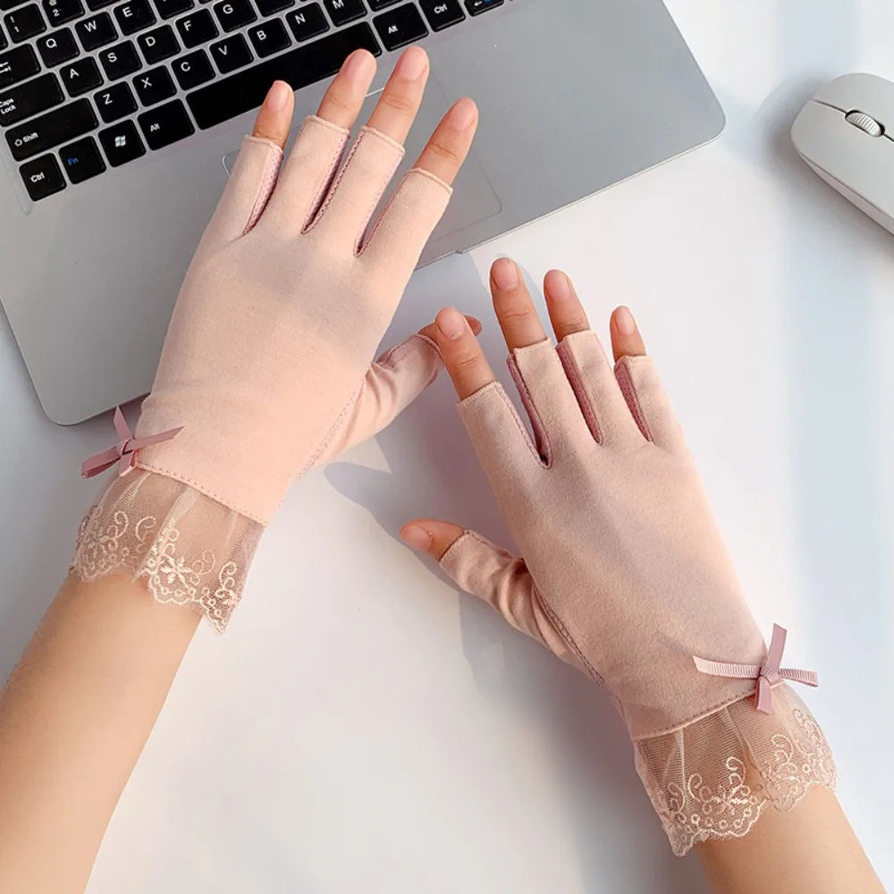 Lace Sunscreen Gloves Anti -Uv Rays Led Lamp Nail Painting Gloves Protect Finger Skin Radiation Proof Nail Art Mittens Women
Lace Sunscreen Gloves Anti -Uv Rays Led Lamp Nail Painting Gloves Protect Finger Skin Radiation Proof Nail Art Mittens Women