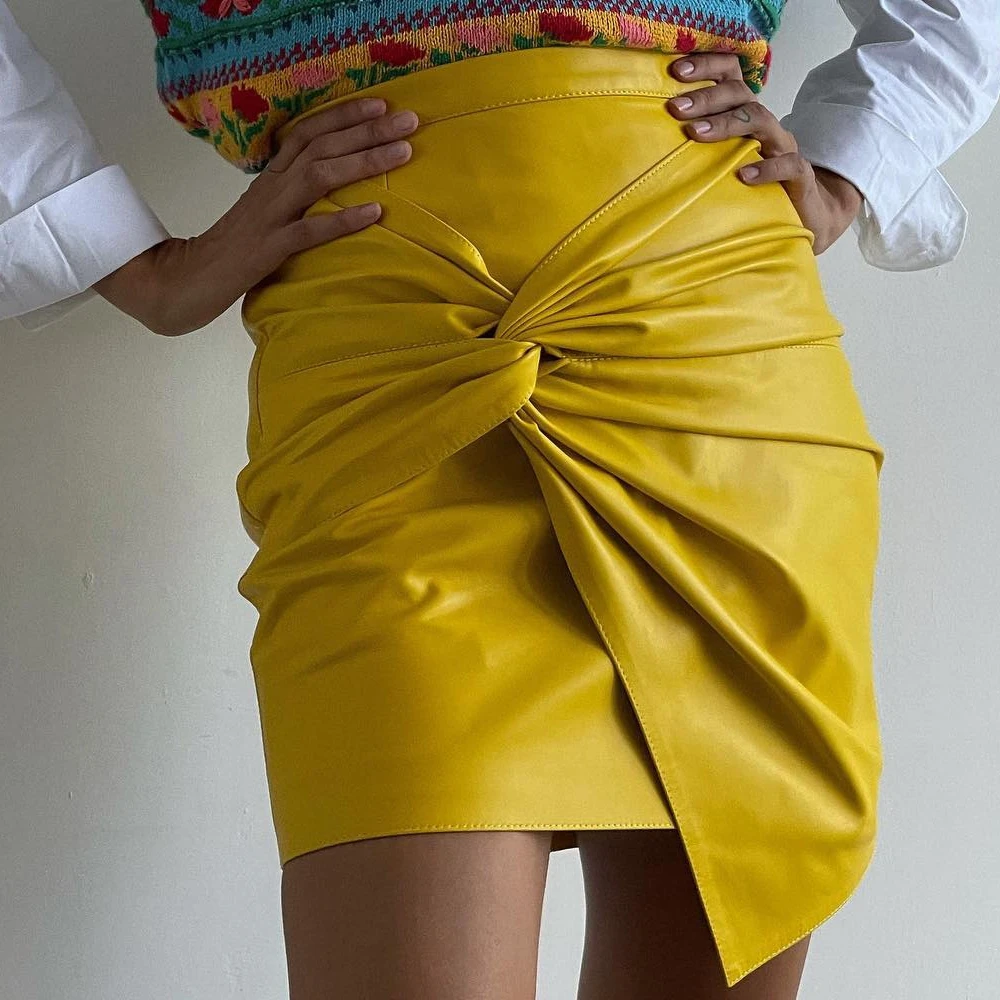 European And American Style Fashionable Solid Color PU Leather Patchwork High Waist Pleated Twisted Hip Hugging Short Skirt
European And American Style Fashionable Solid Color PU Leather Patchwork High Waist Pleated Twisted Hip Hugging Short Skirt