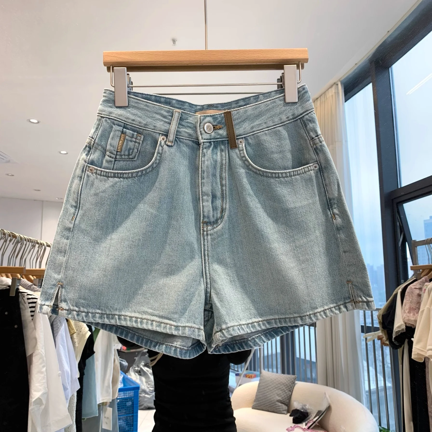 High Waist A-Line Wide Leg Jeans Shorts Women's Summer New Style Light Blue Slimming Washed European Ka Shorts
High Waist A-Line Wide Leg Jeans Shorts Women's Summer New Style Light Blue Slimming Washed European Ka Shorts