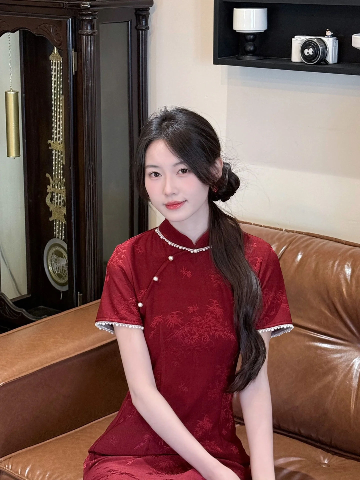 Stunning Wine Red Wedding Dress High Slit Breathable Polyester Blend Short Sleeve mid Length Chinese Style Qipao
Stunning Wine Red Wedding Dress High Slit Breathable Polyester Blend Short Sleeve mid Length Chinese Style Qipao