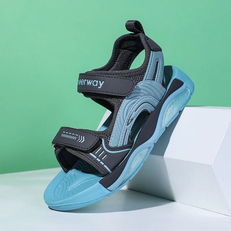 A pair of children's casual sports sandals double strap hollow lightweight cushioned sole for daily outdoor trips DEH-D8661
A pair of children's casual sports sandals double strap hollow lightweight cushioned sole for daily outdoor trips DEH-D8661