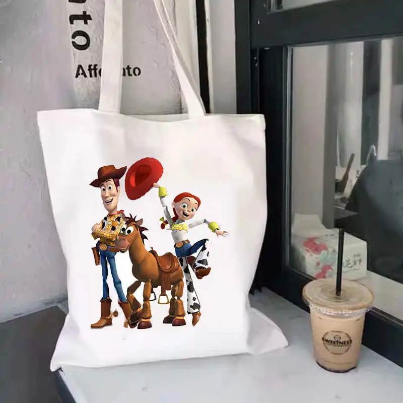 Женская сумка на плечо с тематикой «История игрушек», Kawaii Shopper, холщовая сумка для покупок, модные сумки для девочек
Женская сумка на плечо с тематикой «История игрушек», Kawaii Shopper, холщовая сумка для покупок, модные сумки для девочек