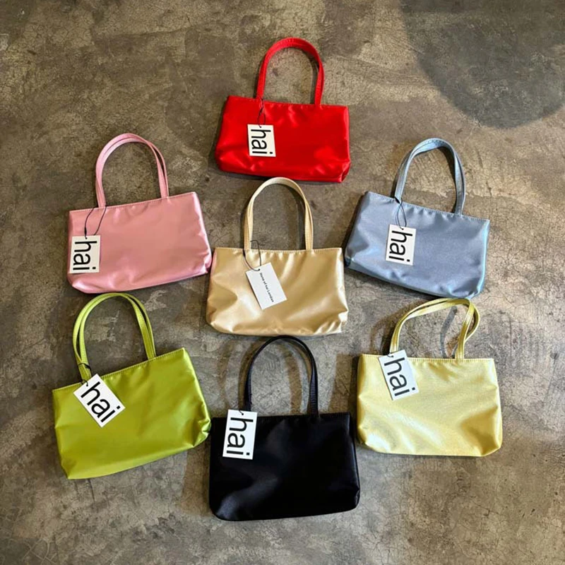 Solid Color Satin Handheld Bag Fashion Double Shoulder Strap Underarm Tote Bag Women Versatile Small Square Handbag
Solid Color Satin Handheld Bag Fashion Double Shoulder Strap Underarm Tote Bag Women Versatile Small Square Handbag