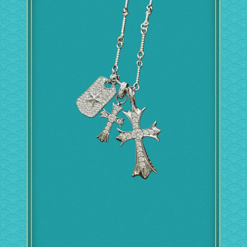 Острое массивное серебряное ожерелье: подвески с двойным крестом + инкрустированные бриллиантами
Острое массивное серебряное ожерелье: подвески с двойным крестом + инкрустированные бриллиантами