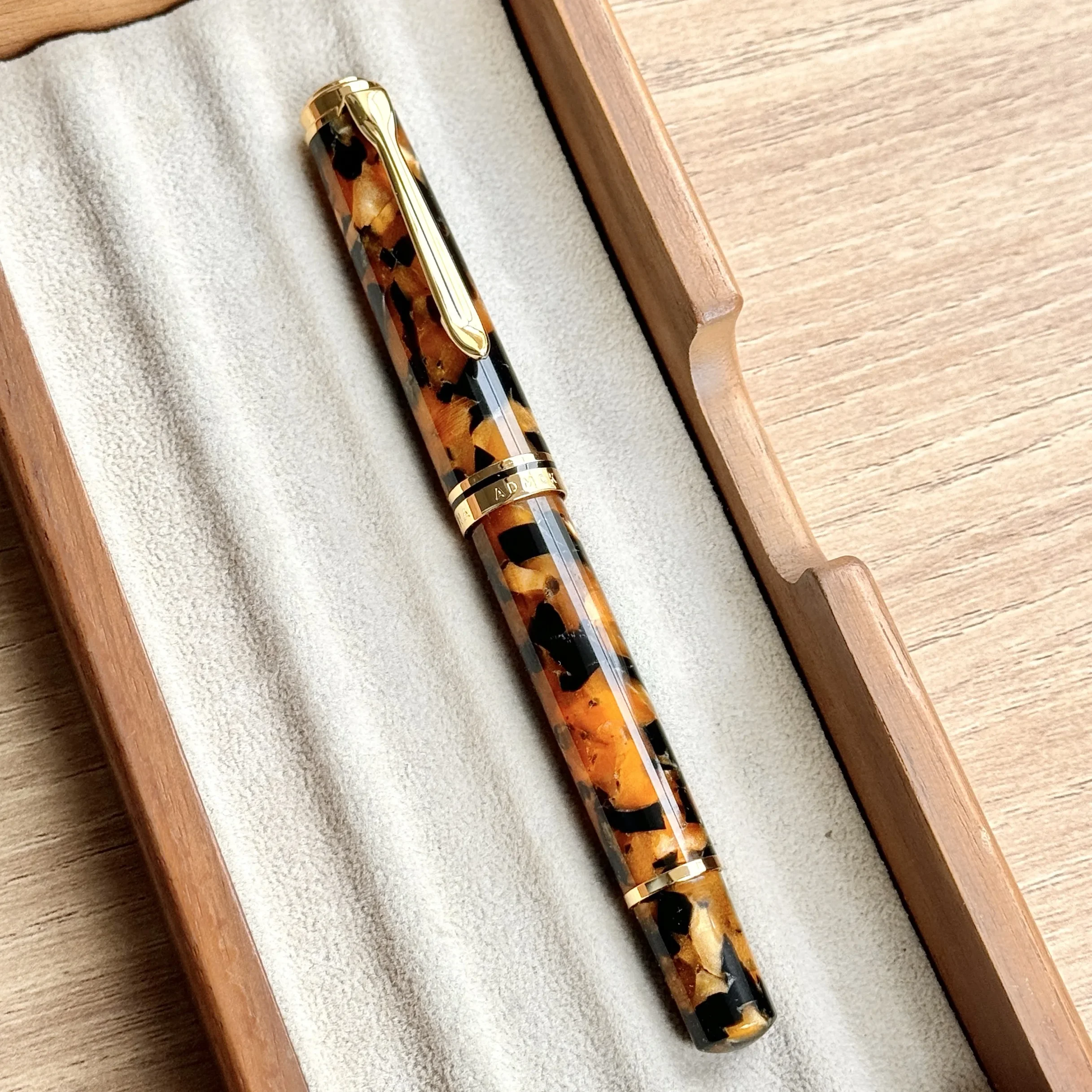 New New Color Admok M800 Acrylic Piston Fountain Pen Schmidt Soft No.6/35# F/M/B 0.5/0.7MM Nib Inking Pen Students Writing Gift
New New Color Admok M800 Acrylic Piston Fountain Pen Schmidt Soft No.6/35# F/M/B 0.5/0.7MM Nib Inking Pen Students Writing Gift